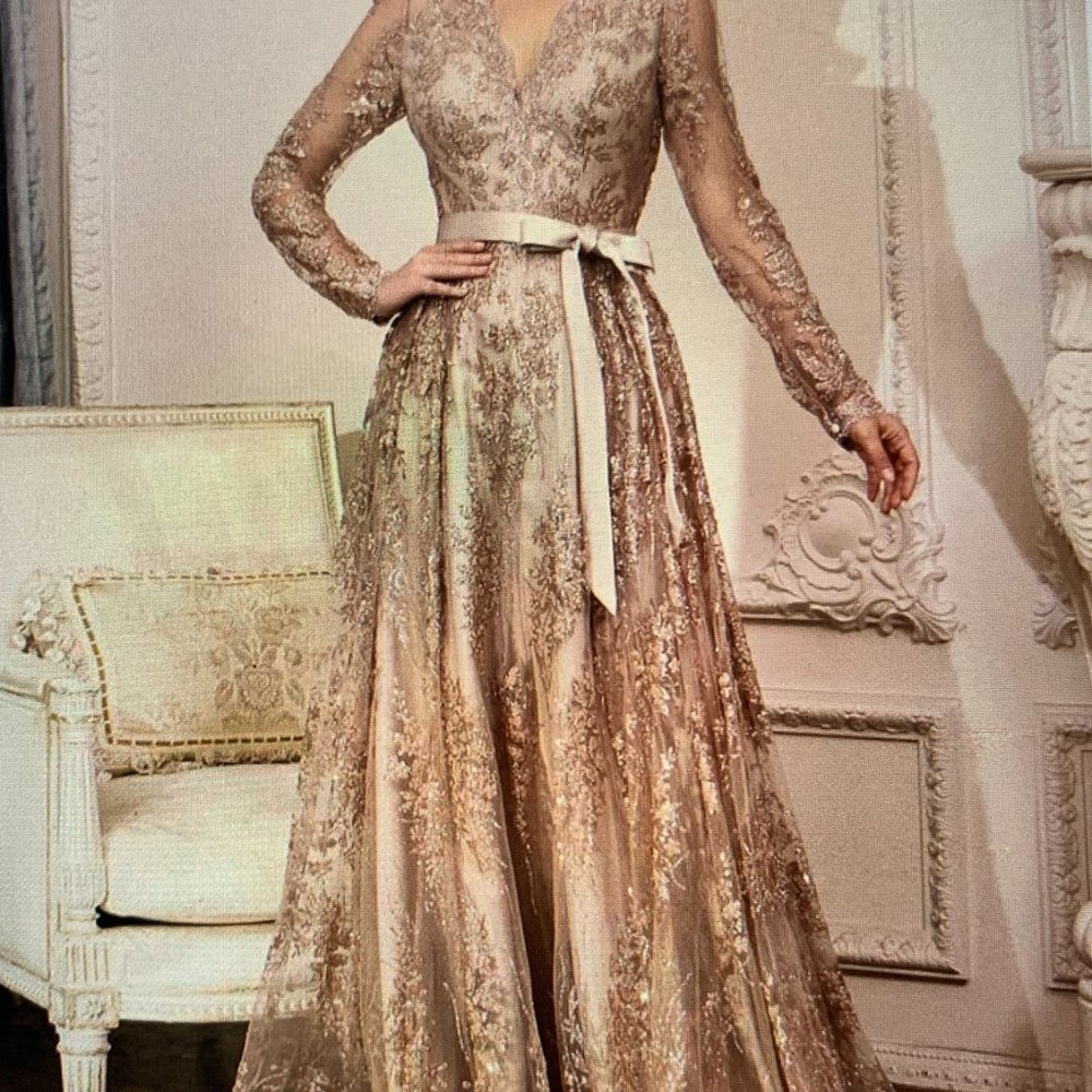 NWT STUNNING CINDERELLA DIVINE SHIMMERING PEARL AND GLITTER EVENING GOWN/DRESS
